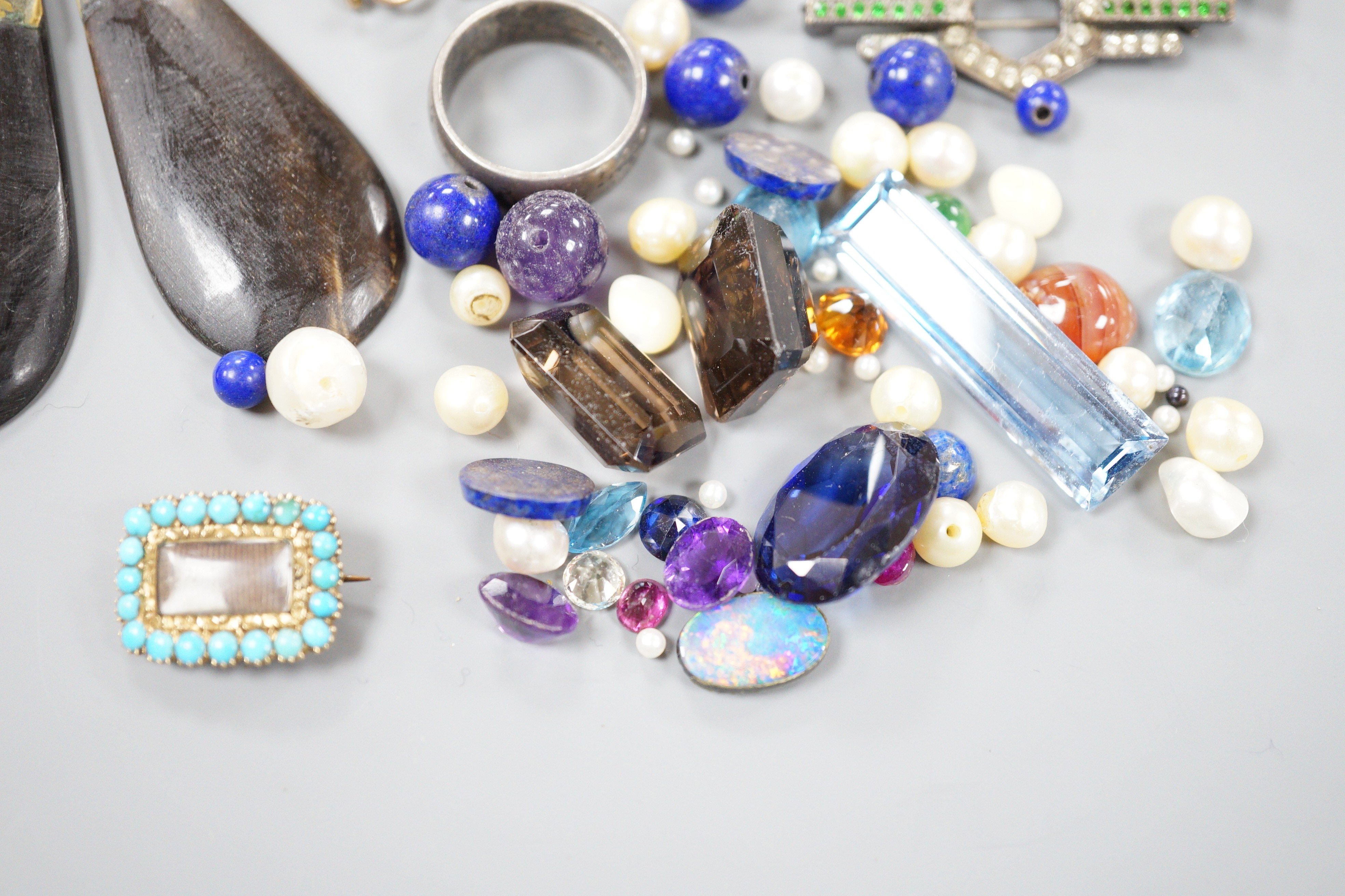 A small quantity of assorted jewellery, including costume and a Victorian yellow metal and turquoise set mourning brooch.